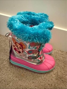 Paw Patrol size 9 kids winter boot